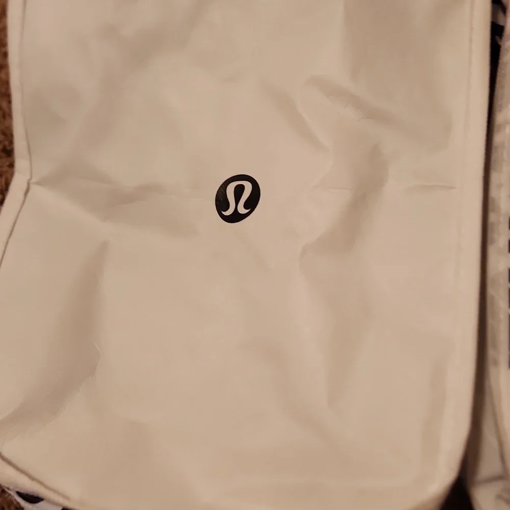 lululemon athletica Black, Red and White Tote Bags Total Of 4 - Picture 4 of 6